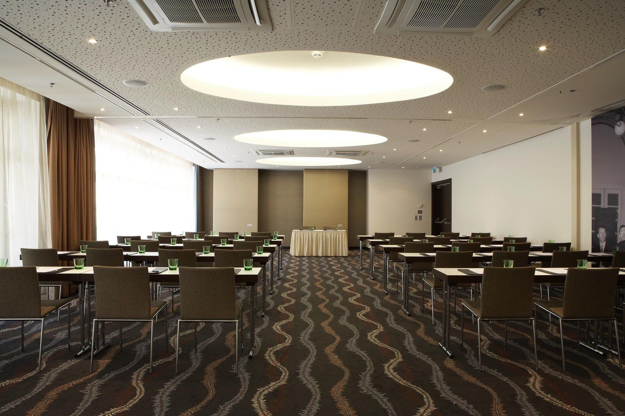 Hotel Steigenberger Herrenhof 5*